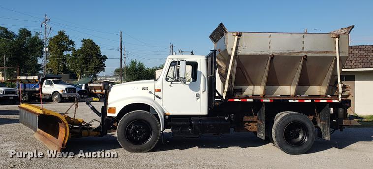 image for item EF9851 1996 International 4900 flat dump bed truck