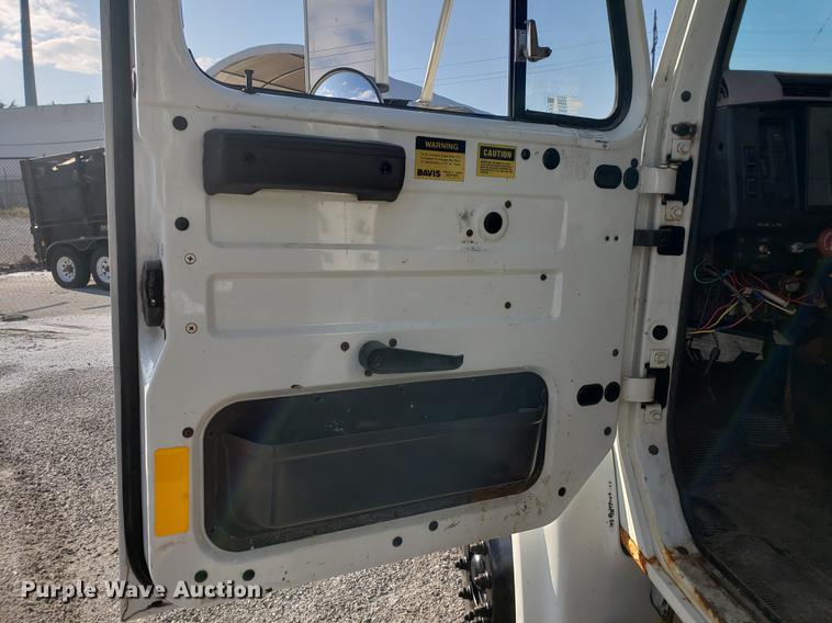 image for item EF9851 1996 International 4900 flat dump bed truck