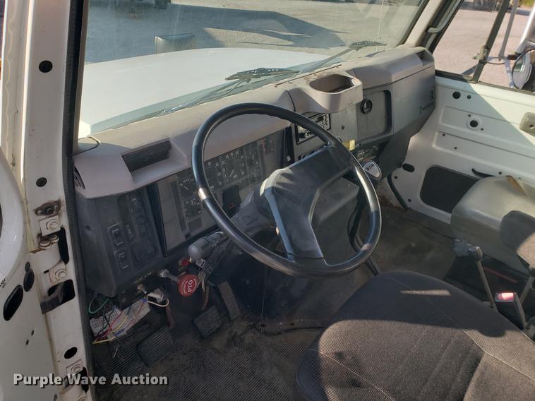 image for item EF9851 1996 International 4900 flat dump bed truck