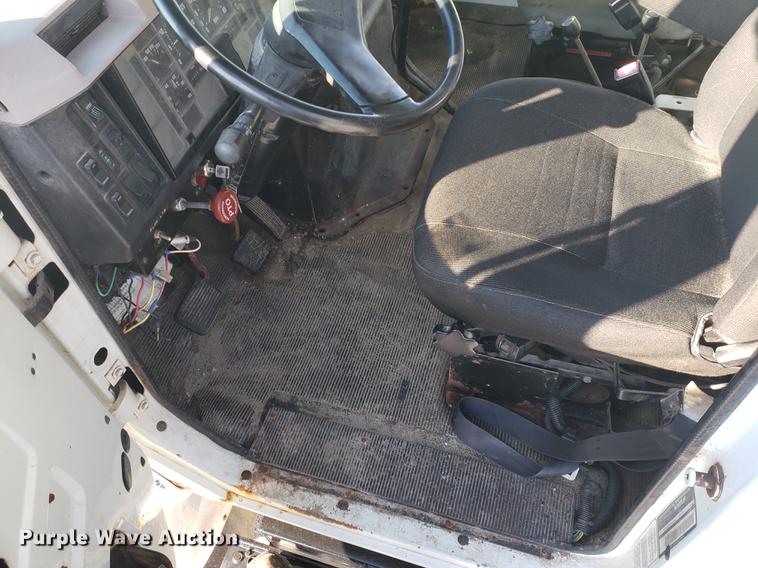 image for item EF9851 1996 International 4900 flat dump bed truck