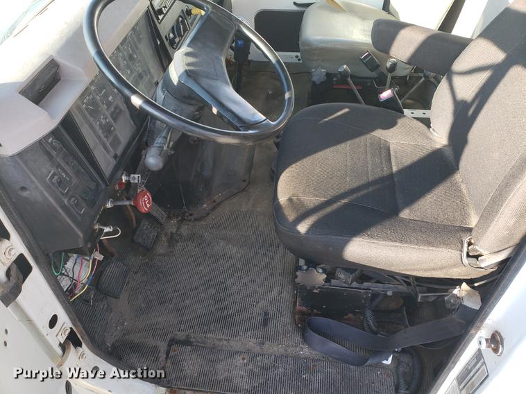 image for item EF9851 1996 International 4900 flat dump bed truck