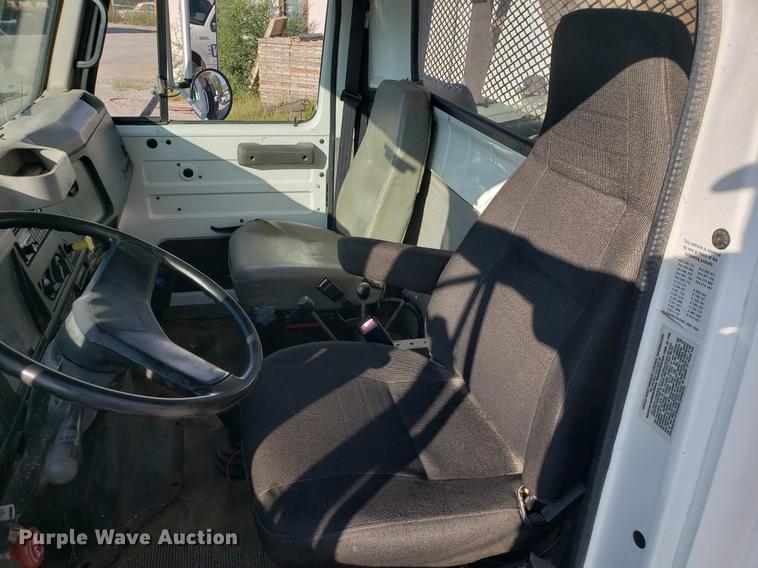 image for item EF9851 1996 International 4900 flat dump bed truck