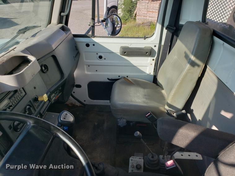 image for item EF9851 1996 International 4900 flat dump bed truck