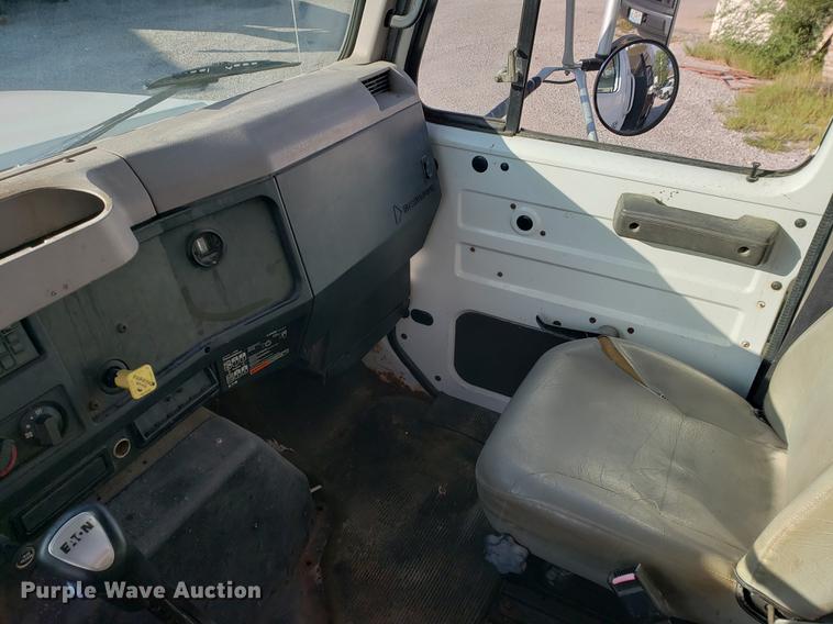 image for item EF9851 1996 International 4900 flat dump bed truck