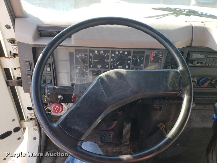 image for item EF9851 1996 International 4900 flat dump bed truck