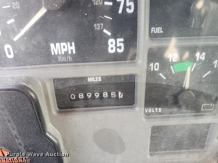 image for item EF9851 1996 International 4900 flat dump bed truck