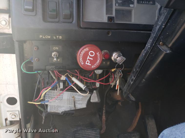 image for item EF9851 1996 International 4900 flat dump bed truck