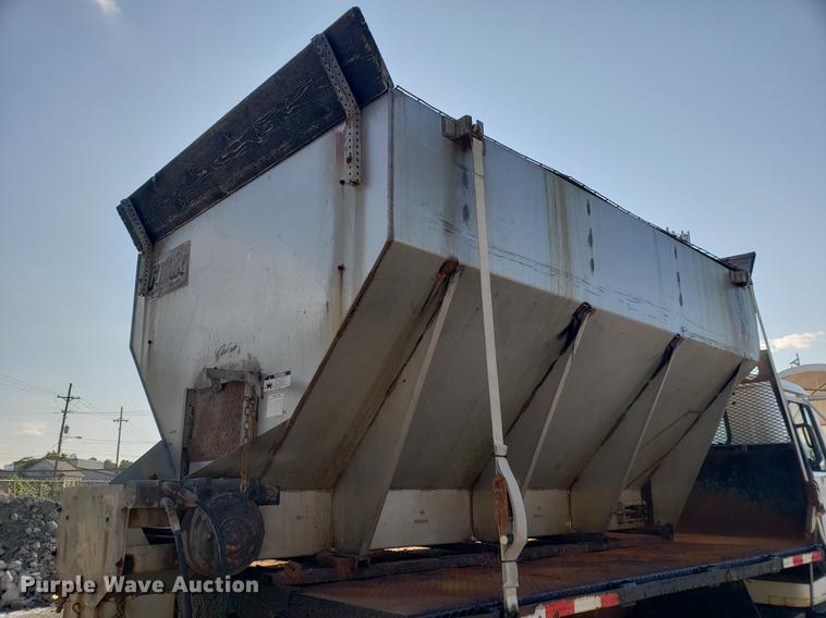 image for item EF9851 1996 International 4900 flat dump bed truck