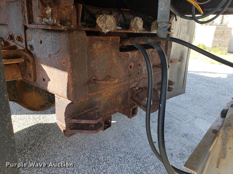 image for item EF9851 1996 International 4900 flat dump bed truck