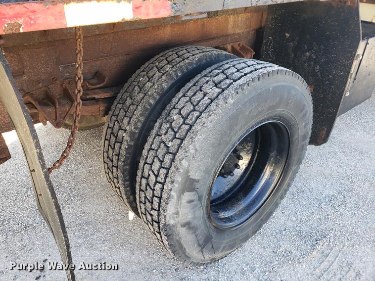 image for item EF9851 1996 International 4900 flat dump bed truck