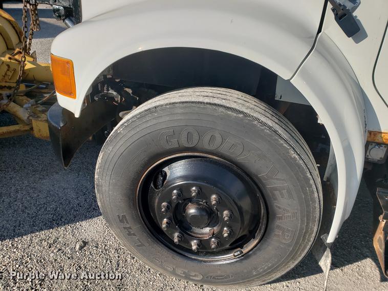 image for item EF9851 1996 International 4900 flat dump bed truck