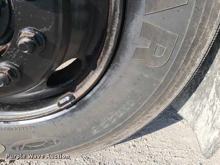 image for item EF9851 1996 International 4900 flat dump bed truck