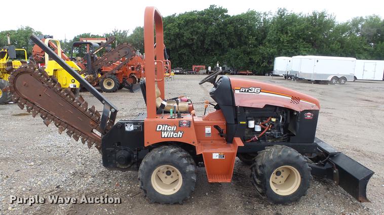 image for item FE9182 2006 Ditch Witch RT36 trencher