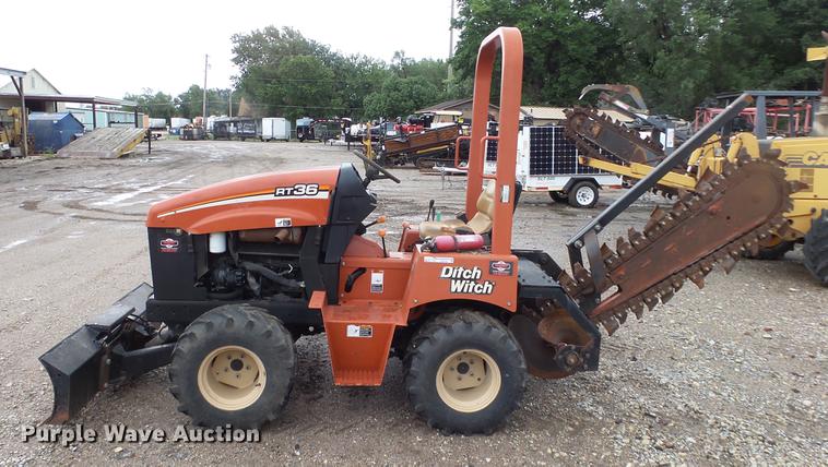 image for item FE9182 2006 Ditch Witch RT36 trencher