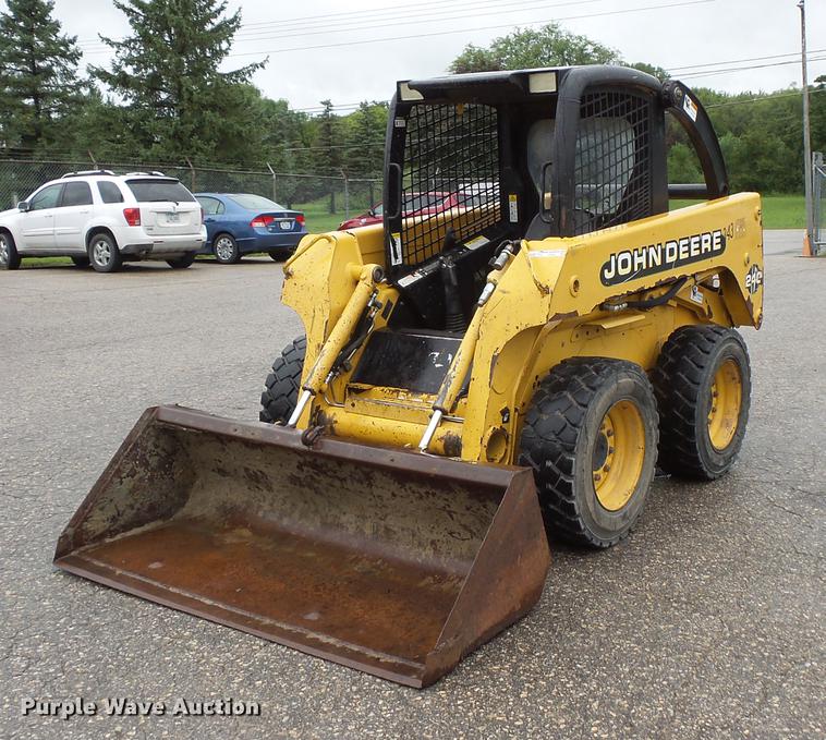image for item FT9831 1999 John Deere 240 skid steer