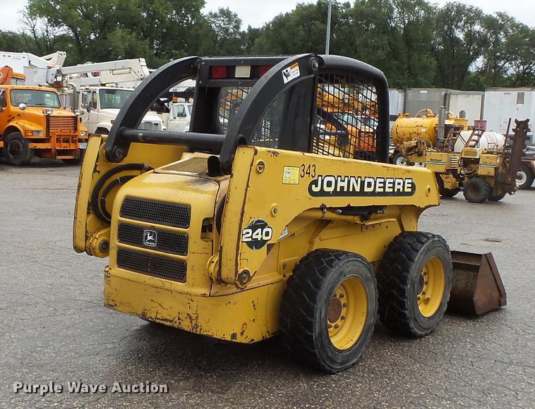 image for item FT9831 1999 John Deere 240 skid steer