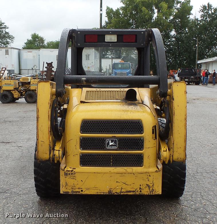 image for item FT9831 1999 John Deere 240 skid steer
