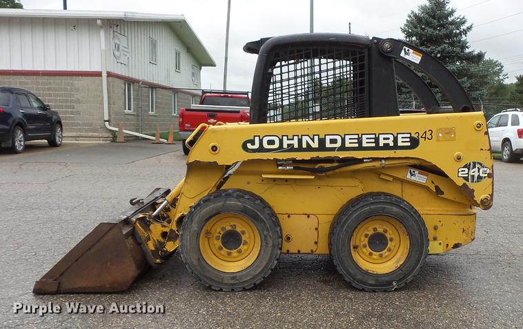 image for item FT9831 1999 John Deere 240 skid steer