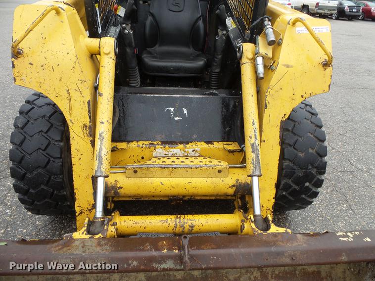 image for item FT9831 1999 John Deere 240 skid steer