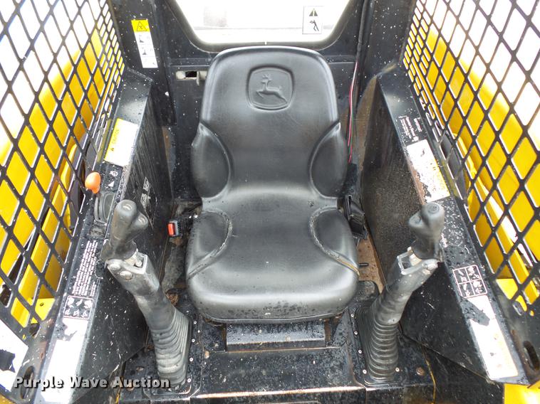 image for item FT9831 1999 John Deere 240 skid steer