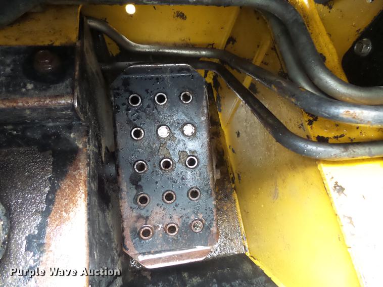 image for item FT9831 1999 John Deere 240 skid steer