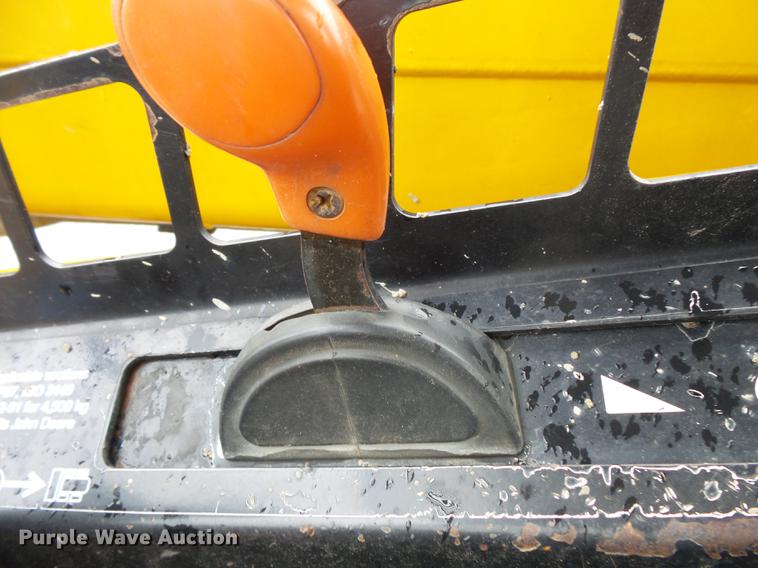 image for item FT9831 1999 John Deere 240 skid steer