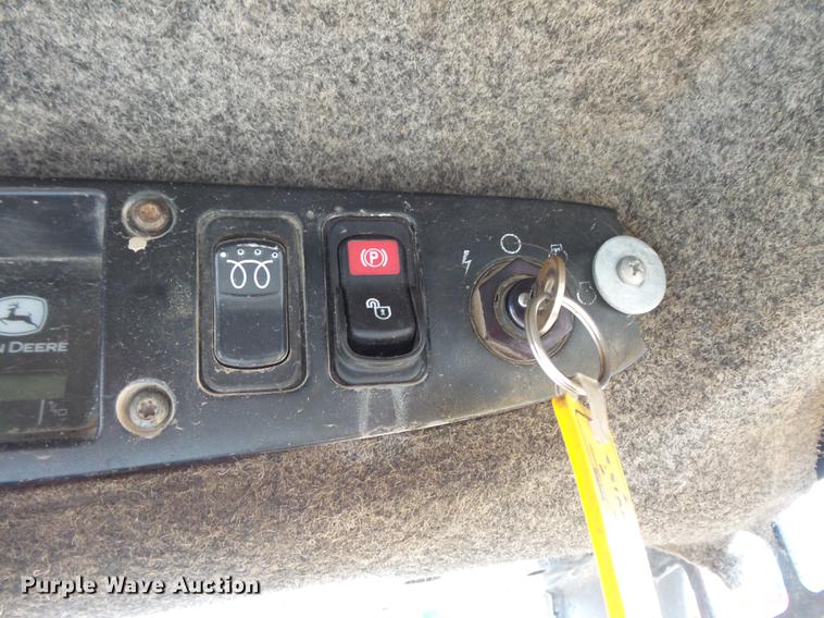 image for item FT9831 1999 John Deere 240 skid steer