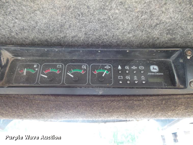 image for item FT9831 1999 John Deere 240 skid steer