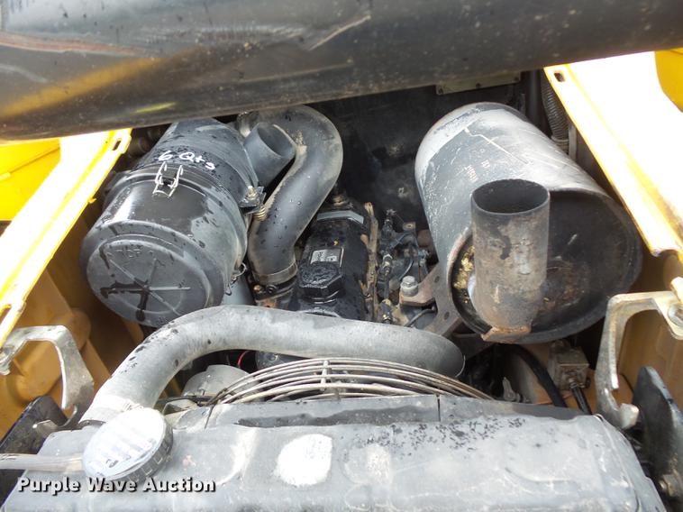 image for item FT9831 1999 John Deere 240 skid steer