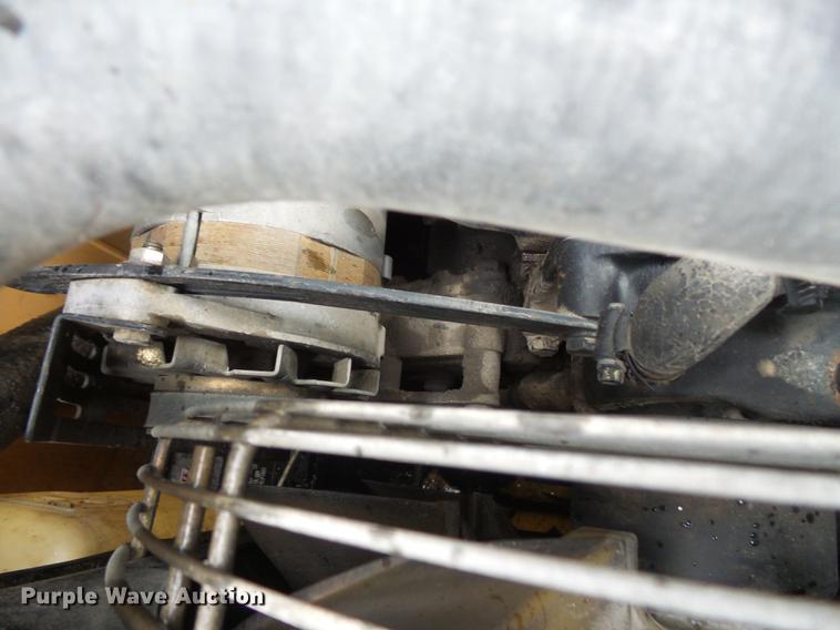 image for item FT9831 1999 John Deere 240 skid steer