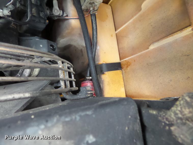 image for item FT9831 1999 John Deere 240 skid steer