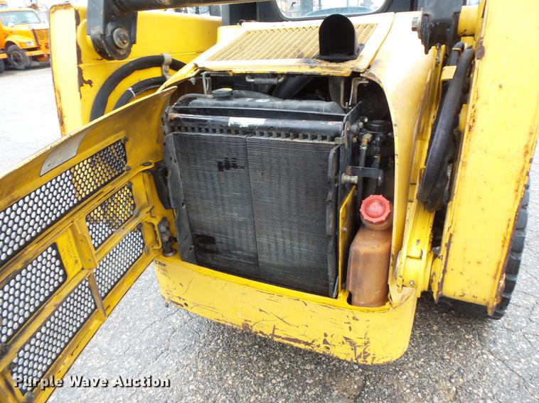 image for item FT9831 1999 John Deere 240 skid steer