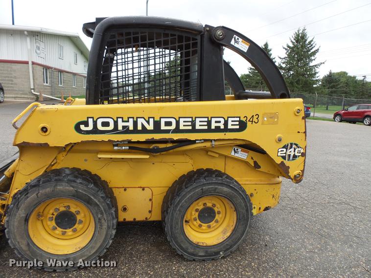 image for item FT9831 1999 John Deere 240 skid steer