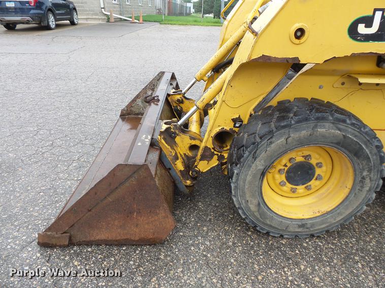 image for item FT9831 1999 John Deere 240 skid steer