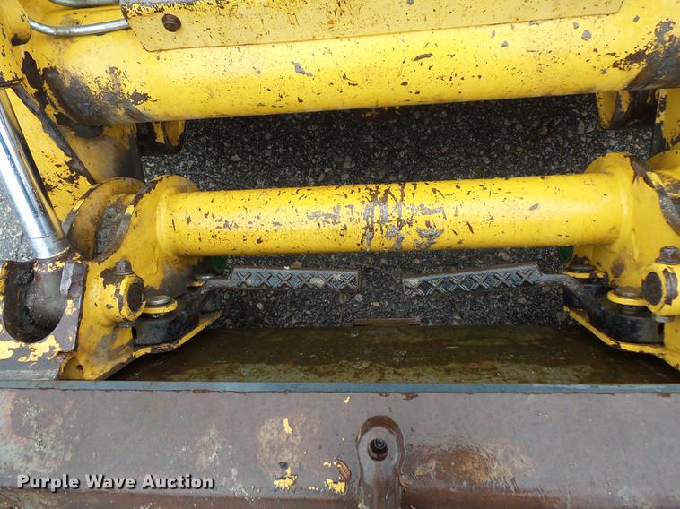 image for item FT9831 1999 John Deere 240 skid steer