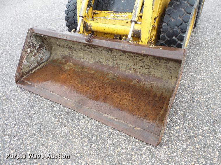image for item FT9831 1999 John Deere 240 skid steer