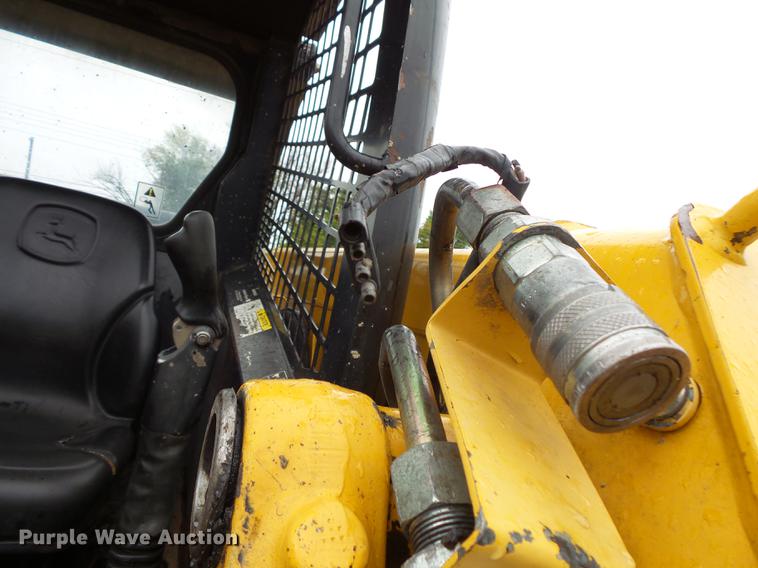 image for item FT9831 1999 John Deere 240 skid steer