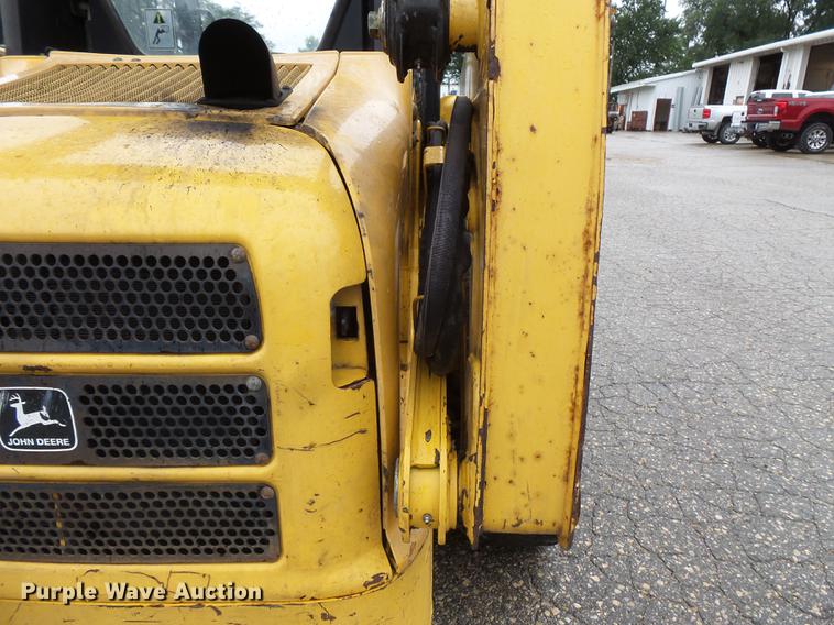 image for item FT9831 1999 John Deere 240 skid steer