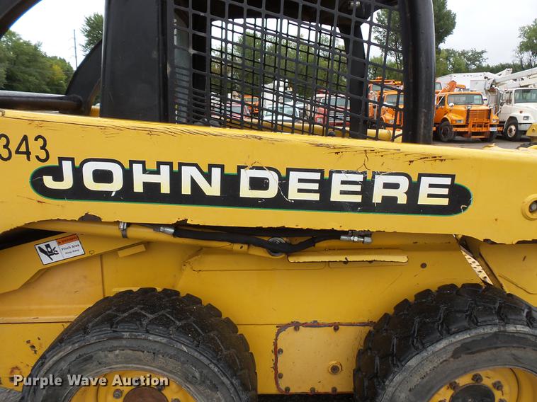 image for item FT9831 1999 John Deere 240 skid steer