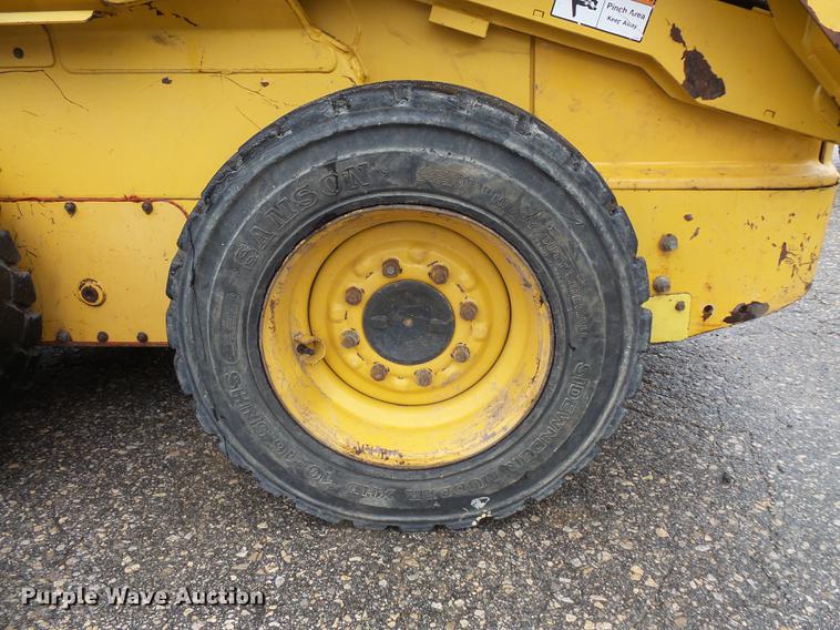 image for item FT9831 1999 John Deere 240 skid steer