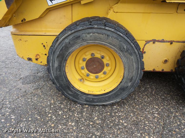 image for item FT9831 1999 John Deere 240 skid steer