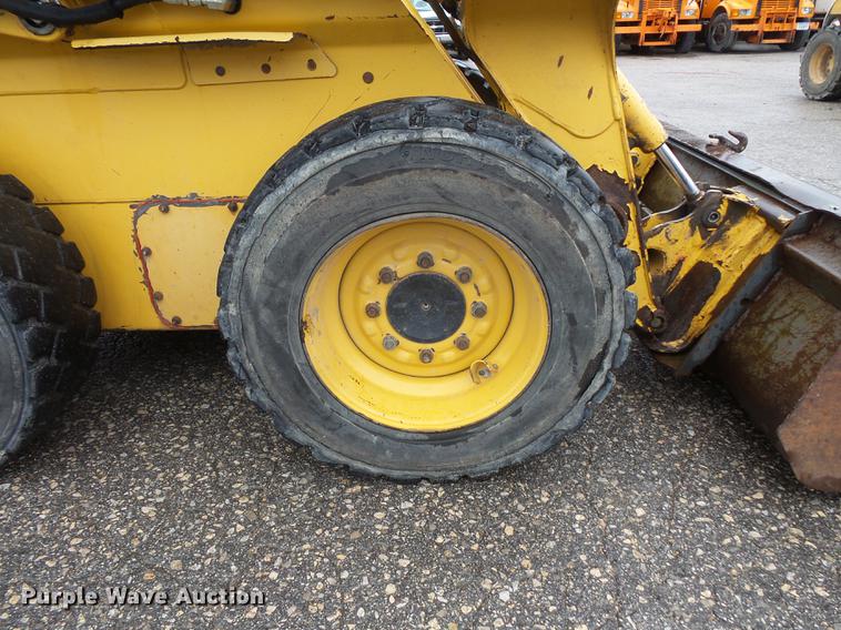 image for item FT9831 1999 John Deere 240 skid steer