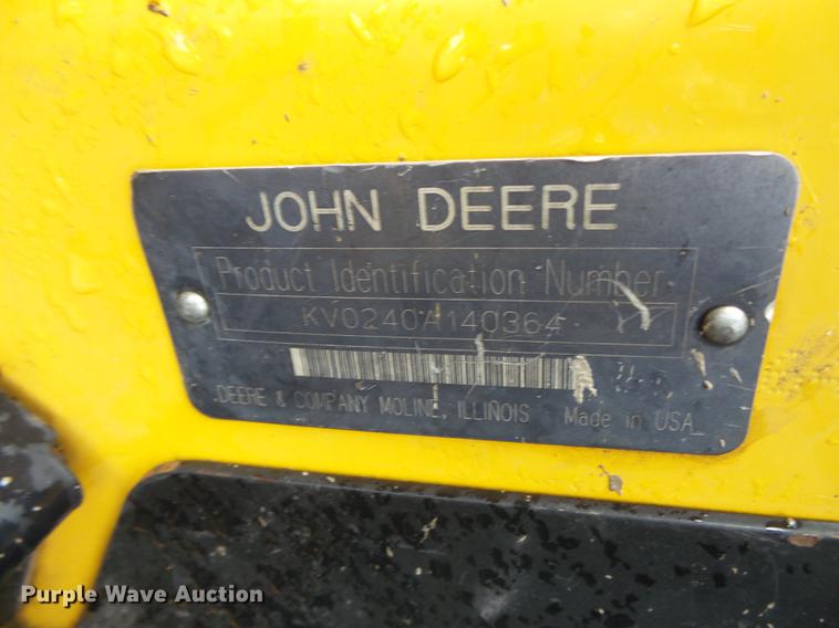 image for item FT9831 1999 John Deere 240 skid steer