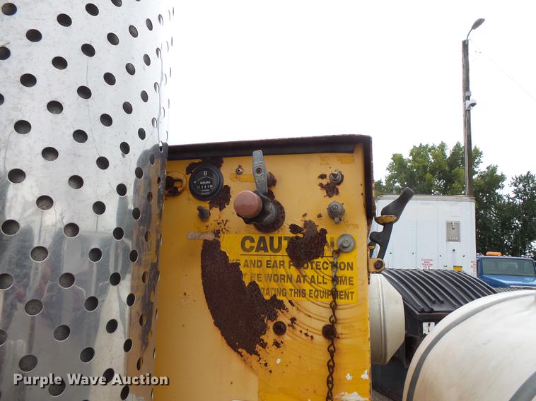 image for item FT9833 2000 U-Dump 512F vacuum trailer