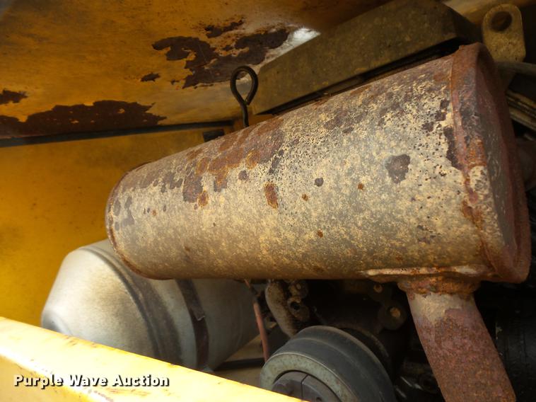 image for item FT9833 2000 U-Dump 512F vacuum trailer