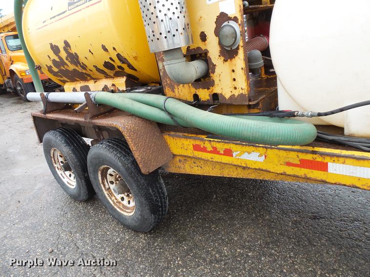 image for item FT9833 2000 U-Dump 512F vacuum trailer