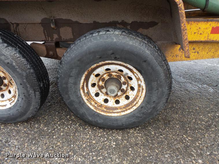 image for item FT9833 2000 U-Dump 512F vacuum trailer