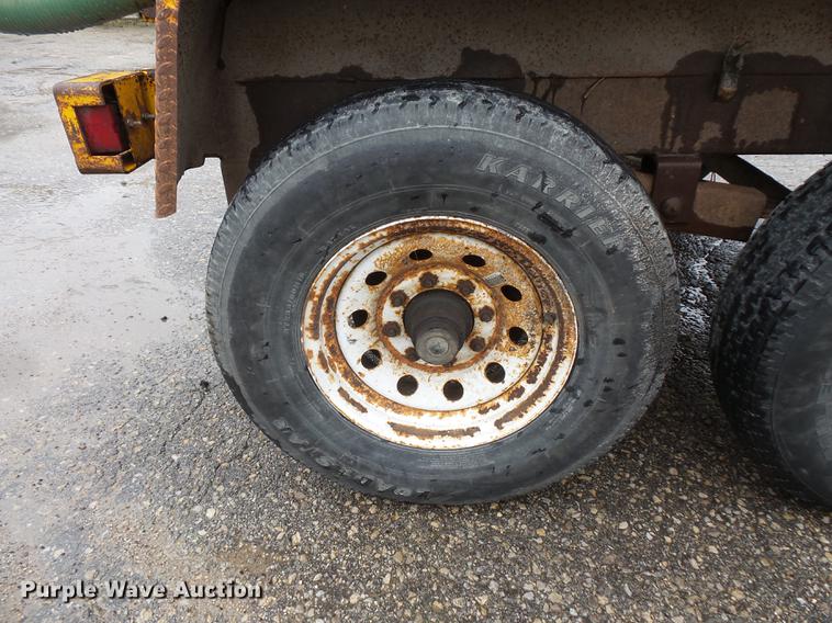 image for item FT9833 2000 U-Dump 512F vacuum trailer