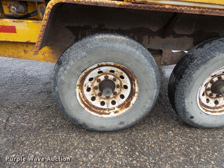 image for item FT9833 2000 U-Dump 512F vacuum trailer