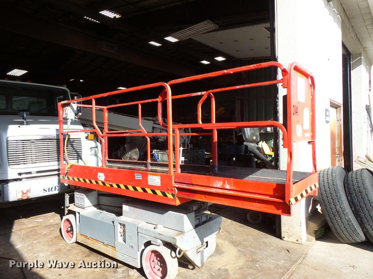 image for item FT9837 Mec 2033ES scissor lift